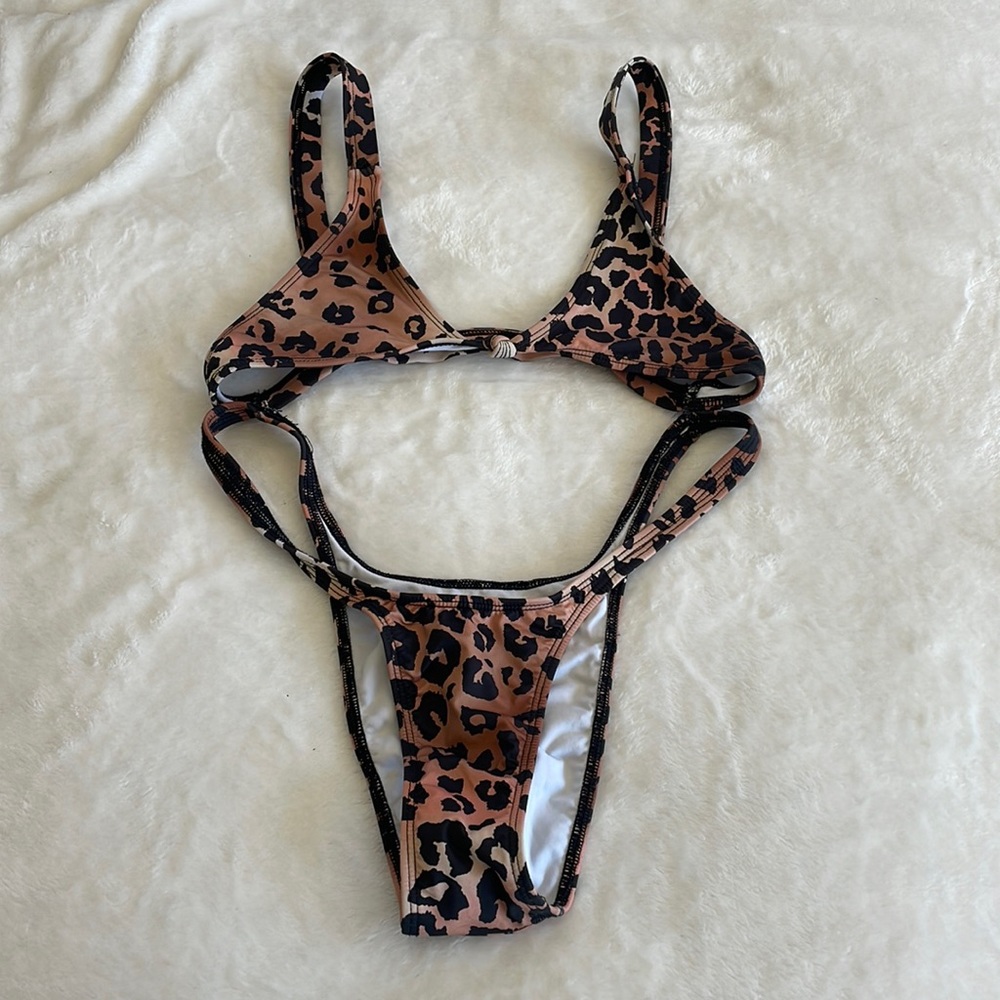 Minimale animale one piece